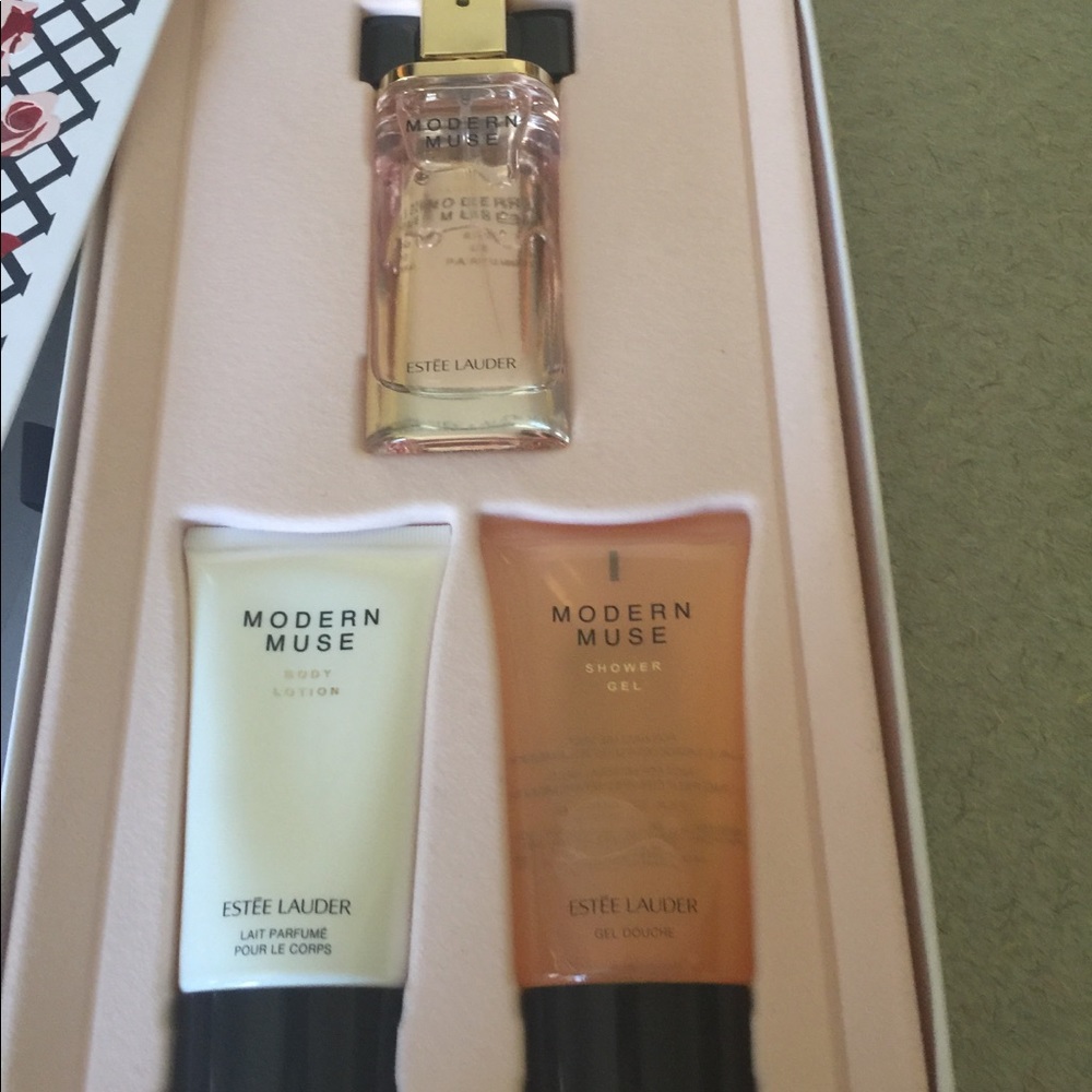 ESTEE. LAUDER MODERN MUSE EAU de PARFUM